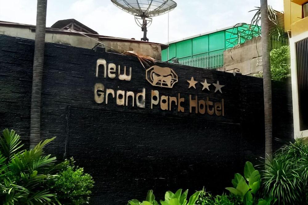 新格兰德公园酒店 泗水 外观 照片