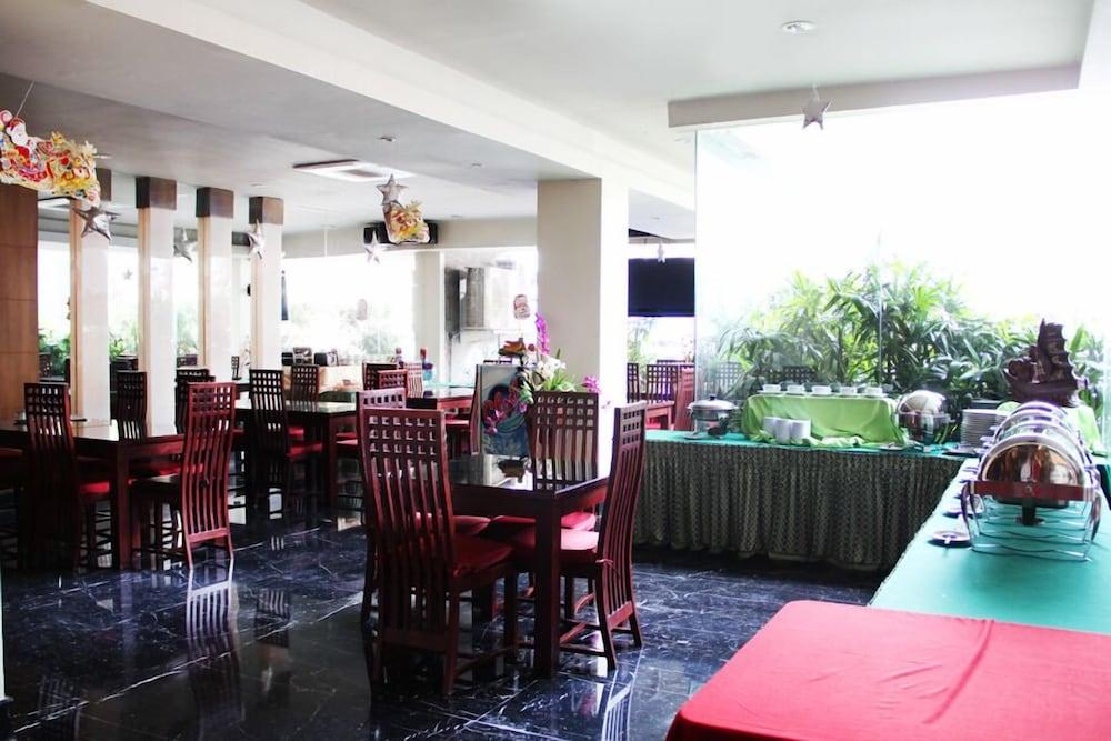 新格兰德公园酒店 泗水 外观 照片
