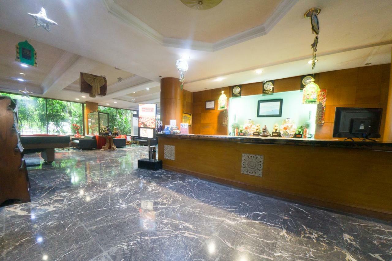新格兰德公园酒店 泗水 外观 照片